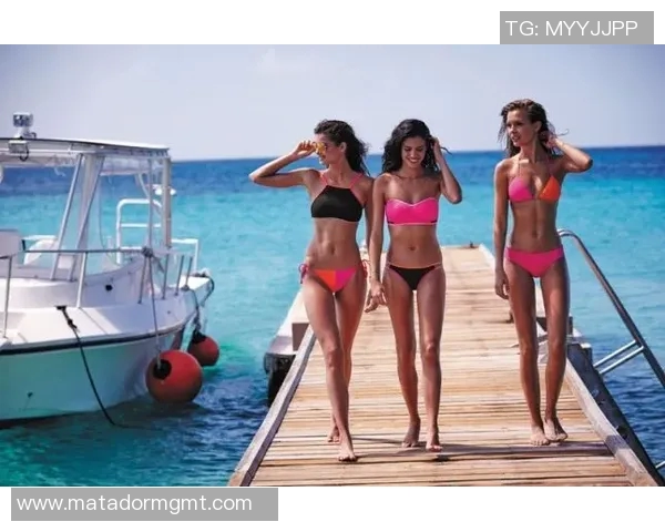 温泉度假风情与泳装魅力的完美融合尽享悠闲时光